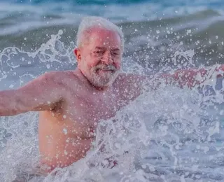 Lula anuncia que vai "curtir" feriado em praia de Salvador