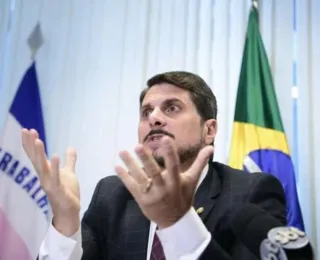 Marcos do Val apresenta atestado para não prestar depoimento para PF