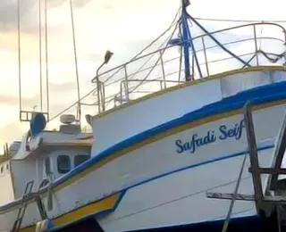 Marinha continua buscas por dois pescadores desaparecidos em naufrágio