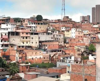 Moradores registram intenso tiroteio no bairro do Calabar; veja