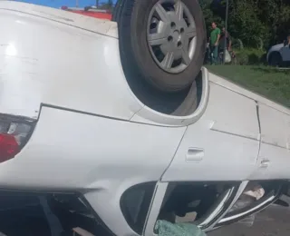 Motorista perde controle da direção e capota carro na Bonocô