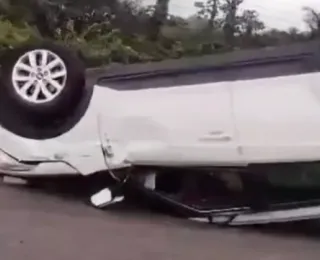 Mulher morre após carro capotar em Candeias