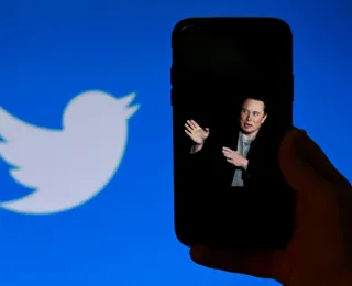 Musk diz que Twitter perdeu metade de sua receita publicitária