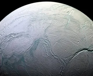 Nasa pode ter encontrado indícios de vida extraterrestre em Saturno