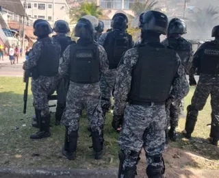 "O pai tá lá, vai enterrar a filha", diz prima de menina morta no Rio