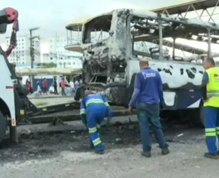 Ônibus é incendiado após atropelamento de mulher na CIA-Aeroporto