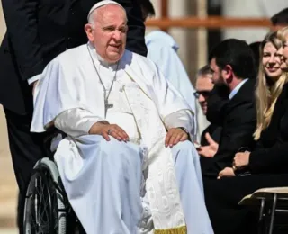 Papa Francisco recebe alta nove dias após cirurgia no intestino