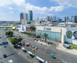 Parte do teto do Shopping da Bahia desaba após vazamento de tubulação