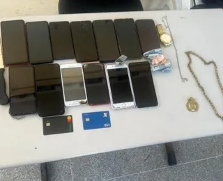 Policia apreende 13 celulares com quarteto após assalto a ônibus