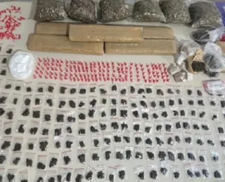 Policia apreende mais de dois mil pinos de cocaína em Catu