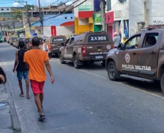 Polícia desmonta barricada feita por traficantes em Tancredo Neves