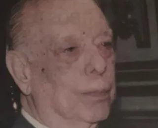 Prefeito sanciona lei que homenageia empresário que renovou o Vitória
