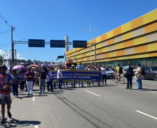 Servidores bloqueiam Av. ACM e ameaçam paralisar atividades