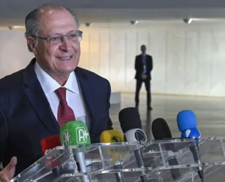 "Só faltam os escandalosos juros caírem", defende Alckmin