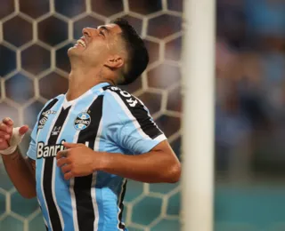 Suárez tem lesão 'grave' no joelho direito, diz presidente do Grêmio