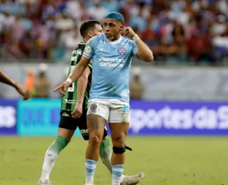 Terceiro cartão amarelo tira Jacaré de jogo contra o Atlético Mineiro