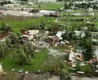 Tornado deixa três mortos e mais de 100 feridos em cidade nos EUA