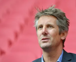 Van der Sar deixa UTI e espera receber alta na próxima semana