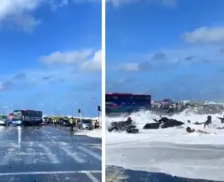 Vídeo: onda forte derruba motociclistas em ponte nas Maldivas