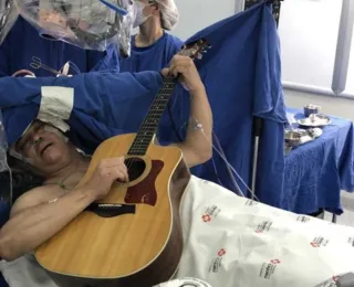 Vídeo: paciente toca violão em cirurgia de retirada de tumor cerebral