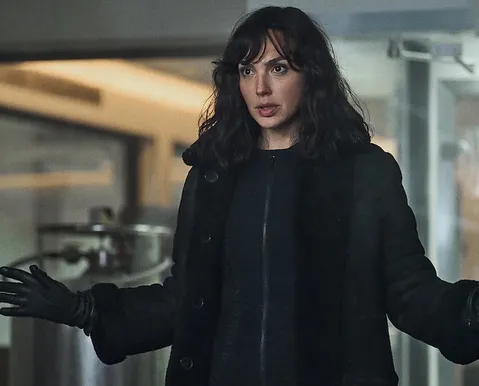 Gal Gadot faz cinema de ação com pancadaria e carisma em Agente Stone