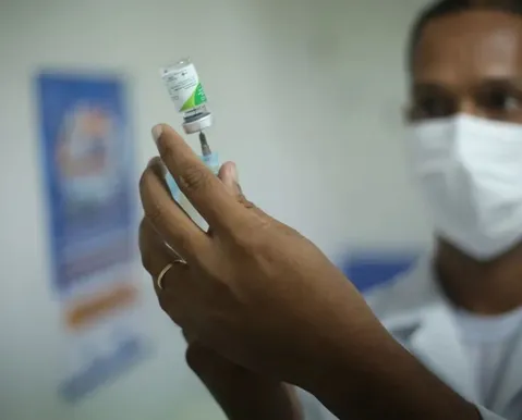 Saiba onde se vacinar contra Covid-19 e gripe em Salvador nesta quarta - Imagem
