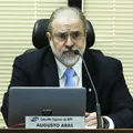 Augusto Aras perdeu a briga para ficar na PGR, mas até que sai bem imagem