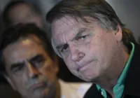 Após exames preparatórios, Bolsonaro recebe alta e deixa hospital