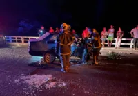 Barreiras: bombeiros resgatam mulher de ferragens após batida em ponte