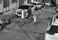 Câmera flagra bandidos invadindo casa e levando terror para família