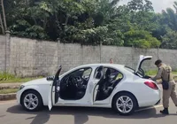 Casal é preso com arma de fogo em carro na Av. 29 de março