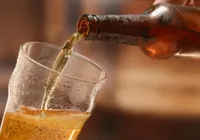 Cervejaria chinesa investiga vídeo de funcionário urinando na bebida