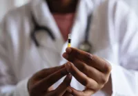 Clínica vendia produtos vencidos e trocava botox por soro; entenda