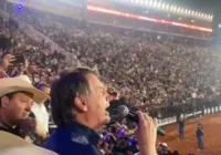 Com Bolsonaro no palco, locutor de rodeios ironiza caso das joias