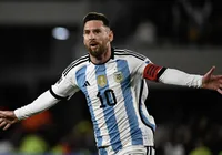 Com gol de Messi, Argentina vence Equador na estreia das Eliminatórias