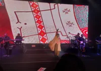 Com um 'oceano' de fãs na Concha, Djavan dedica shows a minorias