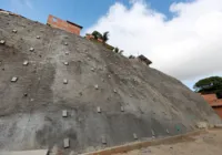 Comunidade de Saramandaia ganha contenção de encosta de R$ 43 milhões