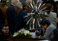 Comunidades no Rio Grande do Sul enterram suas vítimas do ciclone