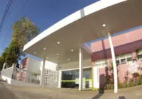 Criminosos armados invadem maternidade e roubam acompanhantes