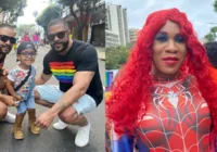 Da criançada aos "heróis", Parada leva diversidade às ruas de Salvador