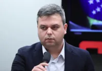 Deputado chama sócio da 123 Milhas de 'estelionatário'; assista