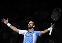 Djokovic vence Dimitrov e conquista Masters 1000 de Paris pela 7ª vez