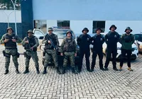 Duas pessoas são presas e 31 pássaros resgatados em operação
