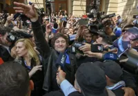 Eleição na Argentina é marcada por crescimento do antissistema Milei