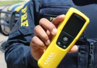 Embriagado e sem CNH, motociclista é preso após quase atropelar PRF