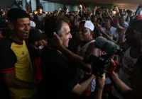 Emocionado, Condé celebra o acesso: "Satisfação enorme"