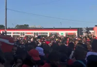 Empurra-empurra: torcedores passam perrengue para entrar no Barradão