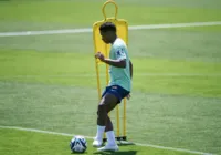 Endrick pode se tornar terceiro mais novo artilheiro da Seleção; Veja