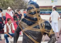 Estátua de Daniel Alves é vandalizada em Juazeiro