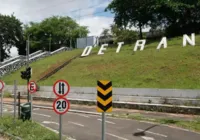 Estrutura de prédio do Detran desaba em Salvador após fortes chuvas